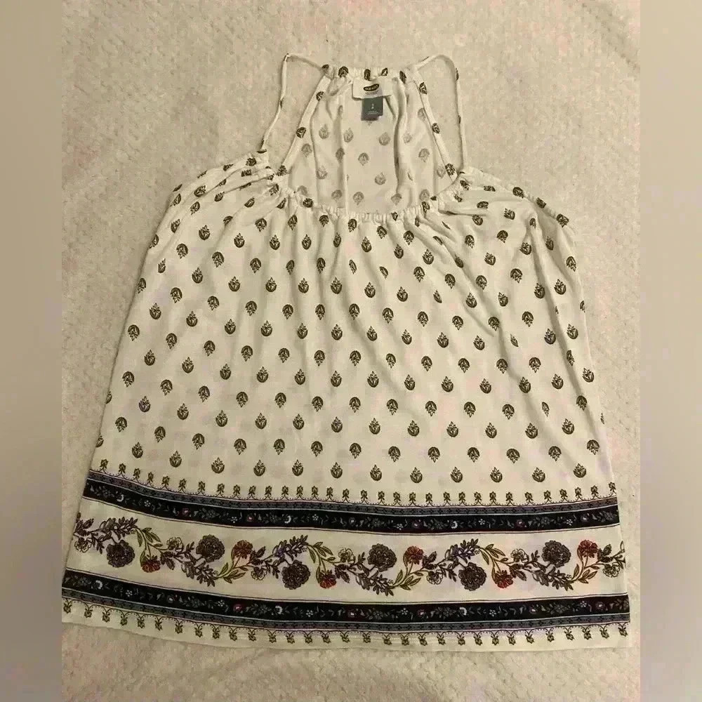 Old Navy tank top with blue & white floral pattern women’s size SP